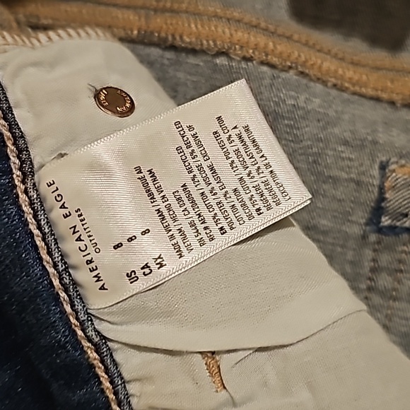 American Eagle size 8 high v-rise shortie next level stretch - Picture 4 of 5